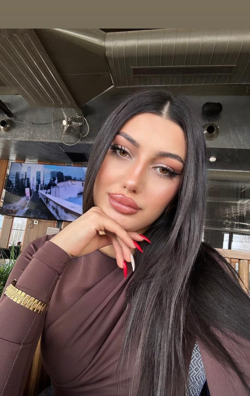 Ağaçlı Güzel Bir Sevgili Escort Deryan